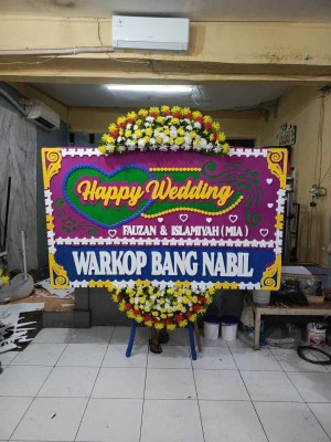Papan Bunga di Poris Plawad Utara